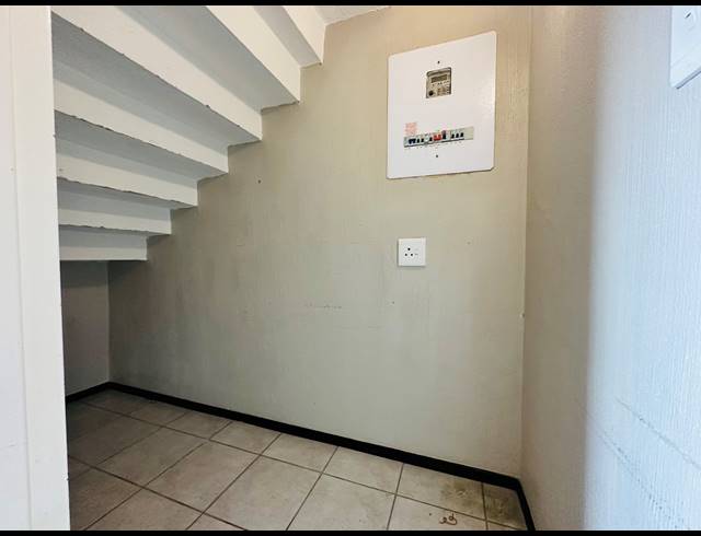 2 BEDROOM APARTMENT FOR SALE IN WILGEHEUWEL